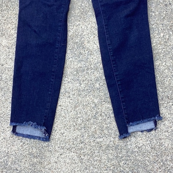 LILLY PULITZER DARK BLUE WASH SKINNY JEANS RAW HEM SIZE 2 - Picture 5 of 12